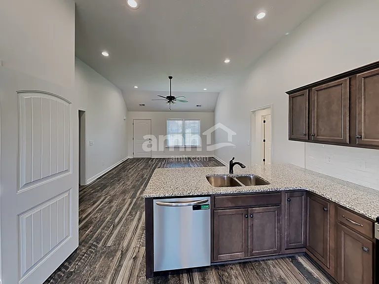 2913 Dusenburg Dr — Photo 4