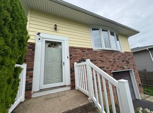 147 Truxton Rd, Dix Hills, NY 11746