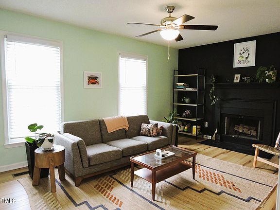 3rd image of 13 Bentwood Pl