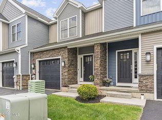 21 Stacey Way, Troy, NY 12180