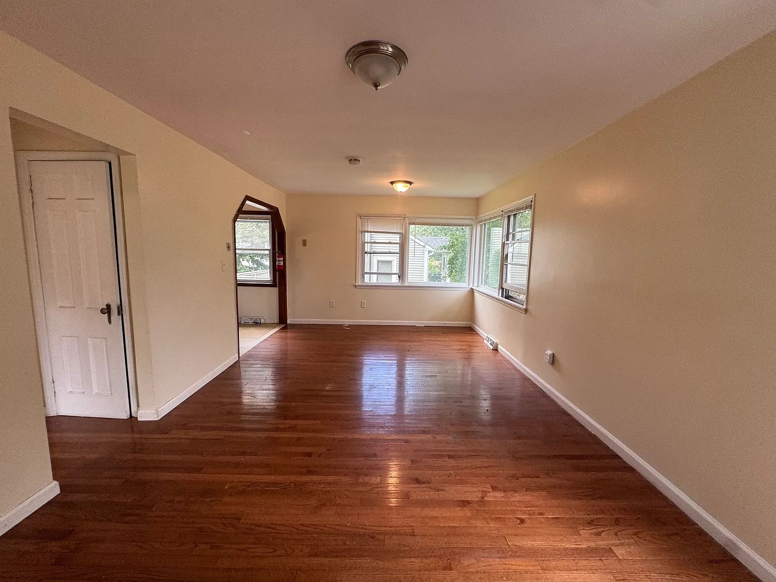 4 bed, 1652 sqft, $2,900 — Photo 2