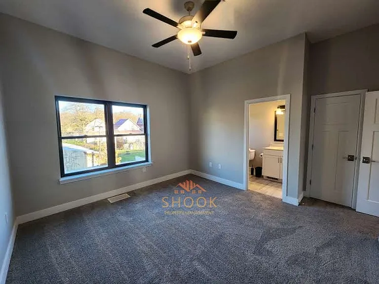 Brownstone Condominiums — Photo 14