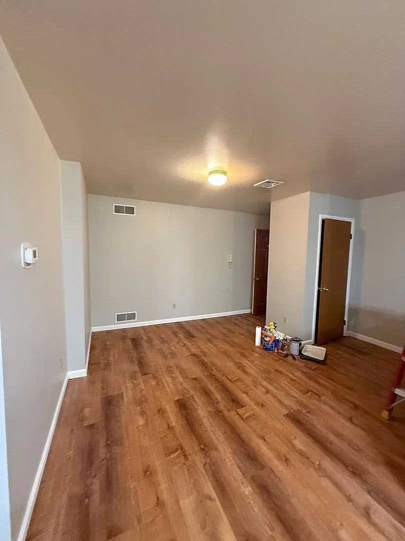 153 E High St — Photo 4