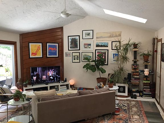 3rd image of 823 W 29th St