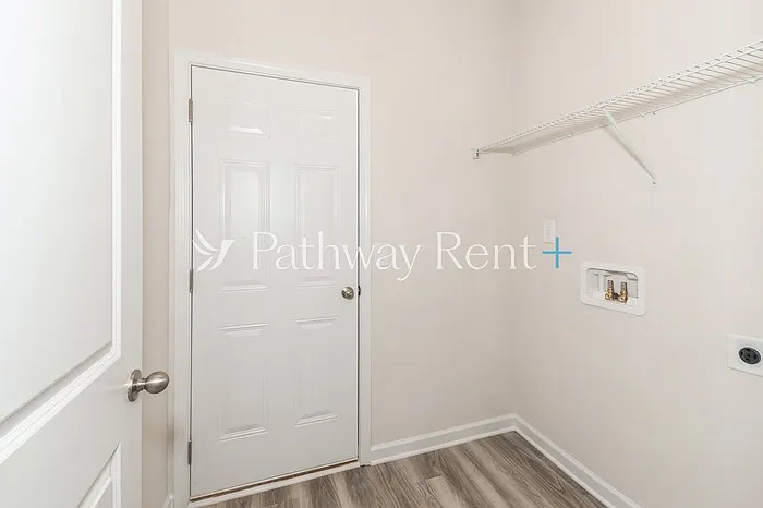 603 Mackenzie Cv — Photo 18