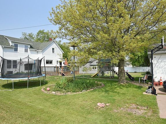 3rd image of 314 12th Ave E