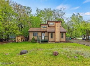 790 Country Place Dr, Tobyhanna, PA