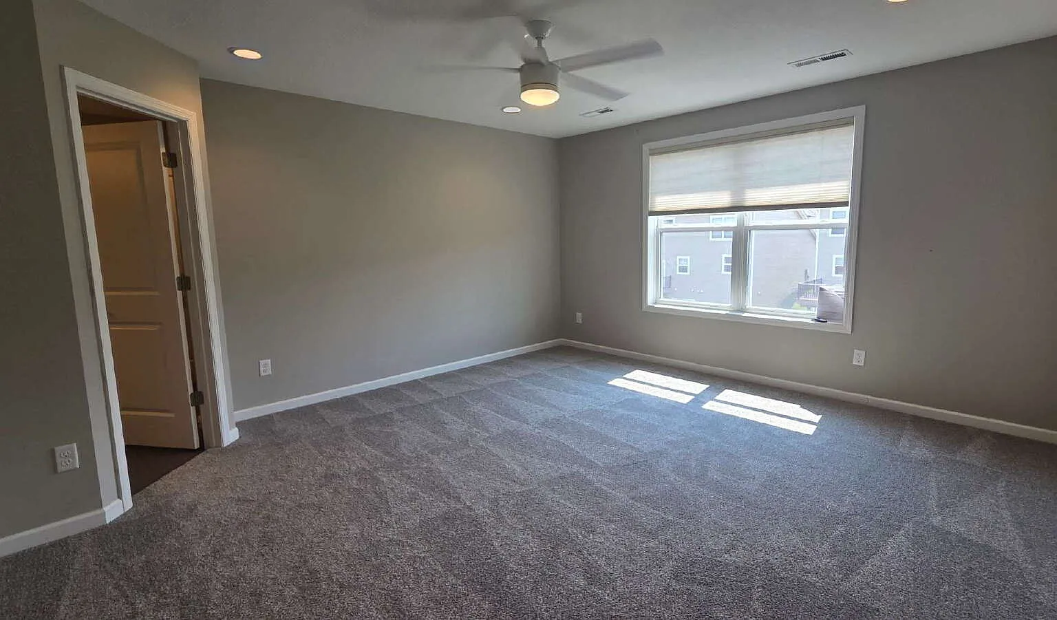 4 bed, 4.0 bath, 3652 sqft, $3,500 — Photo 4