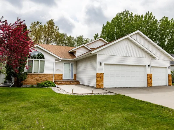 2918 37 1/2 Ave S, Fargo, ND 58104