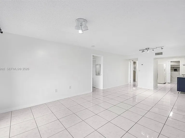 18001 N Bay Rd #505 — Photo 9