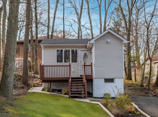 102 Dartmouth Trl, Hopatcong, NJ 07843