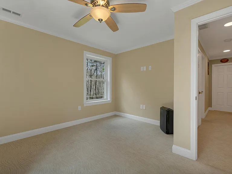 40 Mary Ann Ave — Photo 57