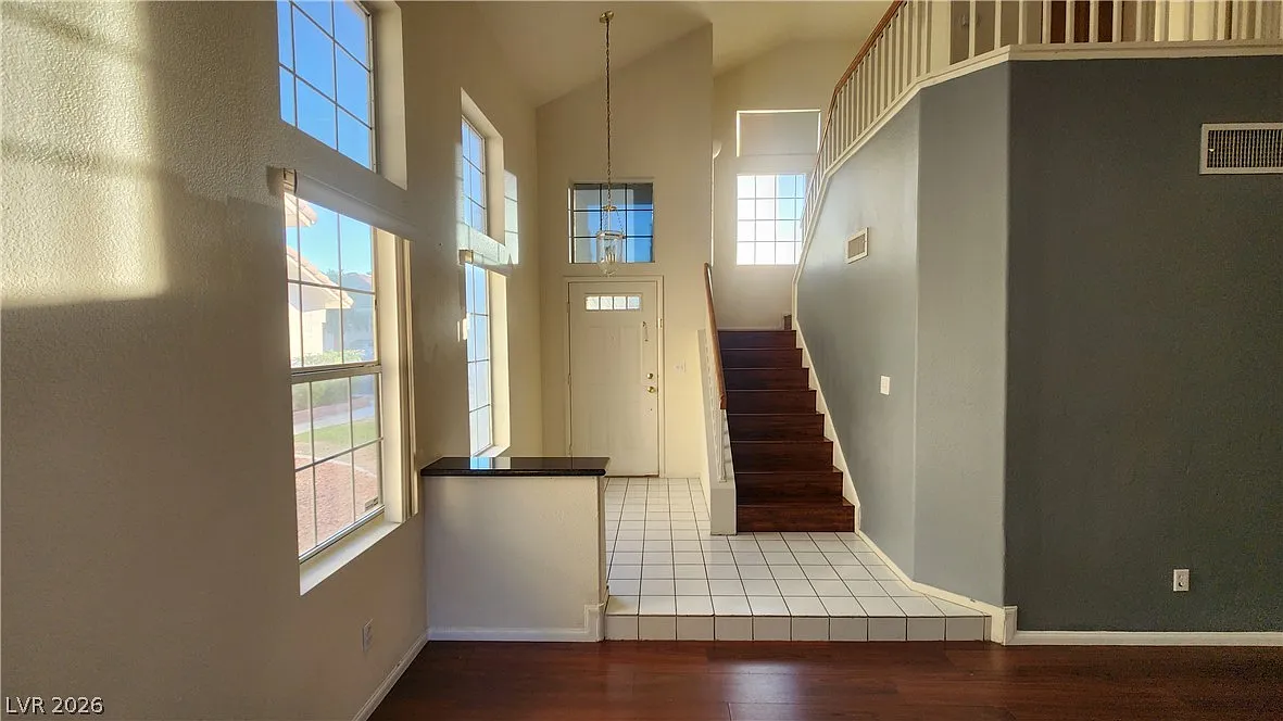 4 bed, 3.0 bath, 2065 sqft, $2,395 — Photo 2
