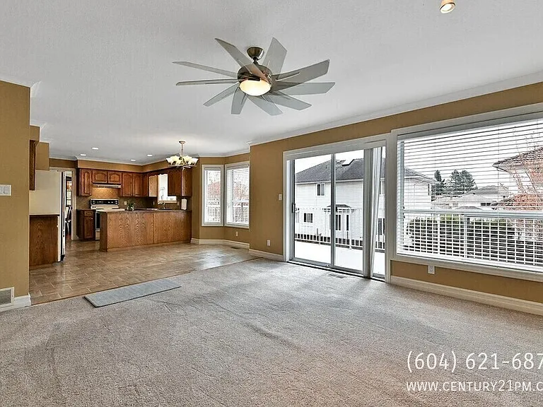 32186 Elkford Dr #UPPER — Photo 13