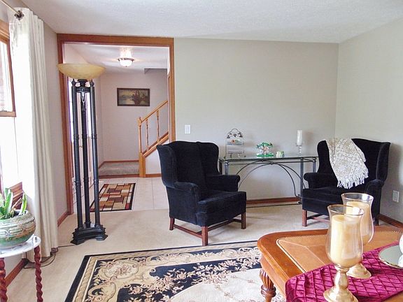 4th image of 9414 Running Brook Dr