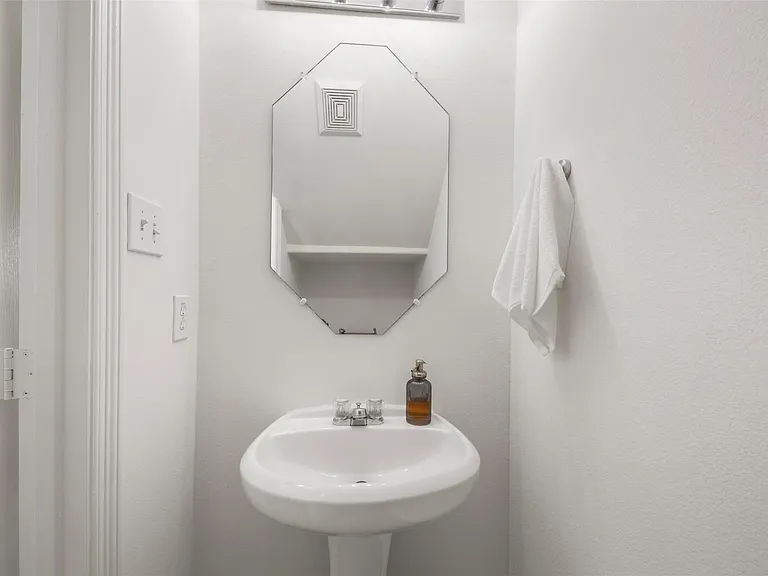 6742 Durango Creek Dr — Photo 29