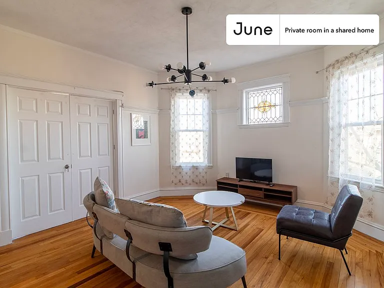61 Lithgow St #A — Photo 5