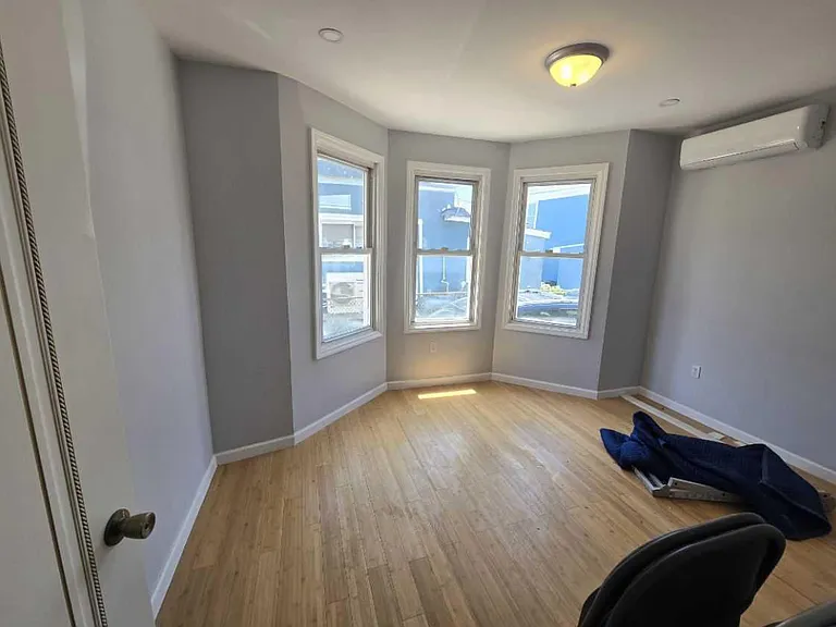 11 W End Ave — Photo 3