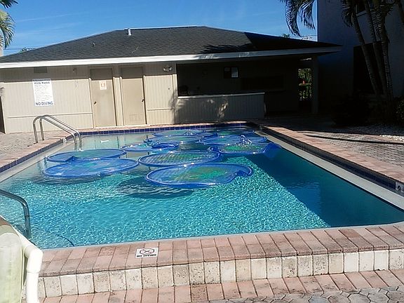 4th image of 1016 SW 48th Ter APT 0206