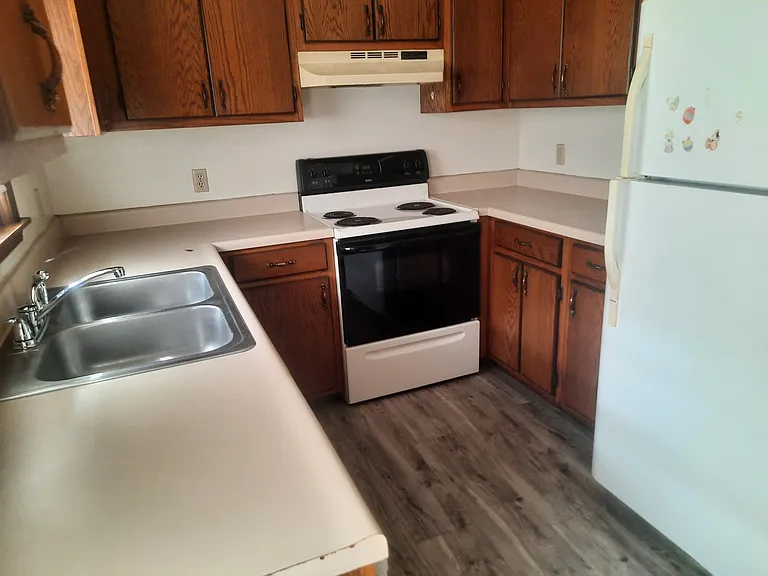 621 W 4th St #3 — Photo 12