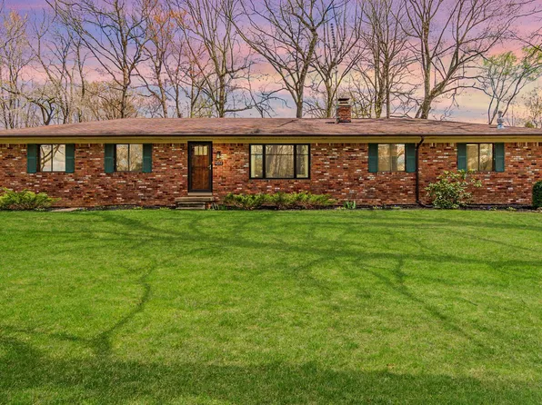 9251 Willow Creek Rd, South Lyon, MI 48178