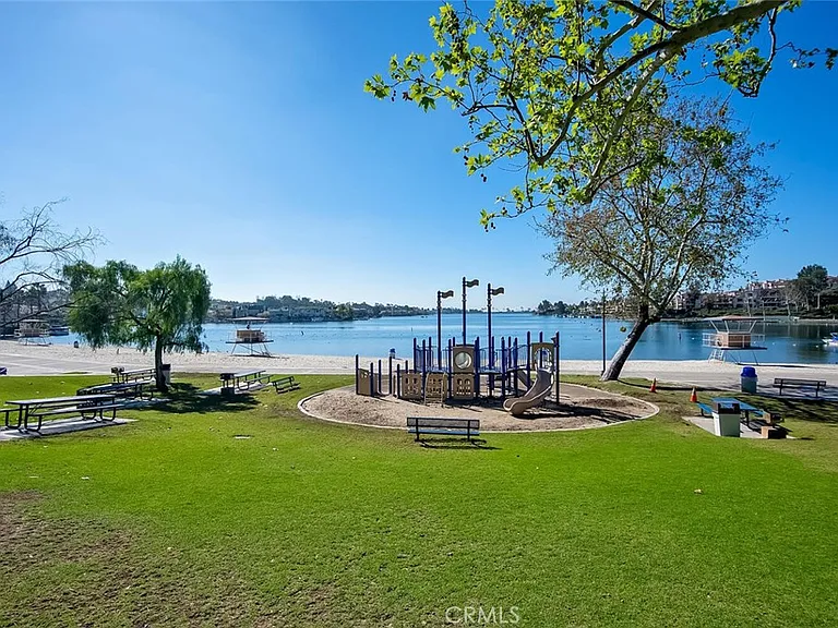 11 Paloma Dr — Photo 23