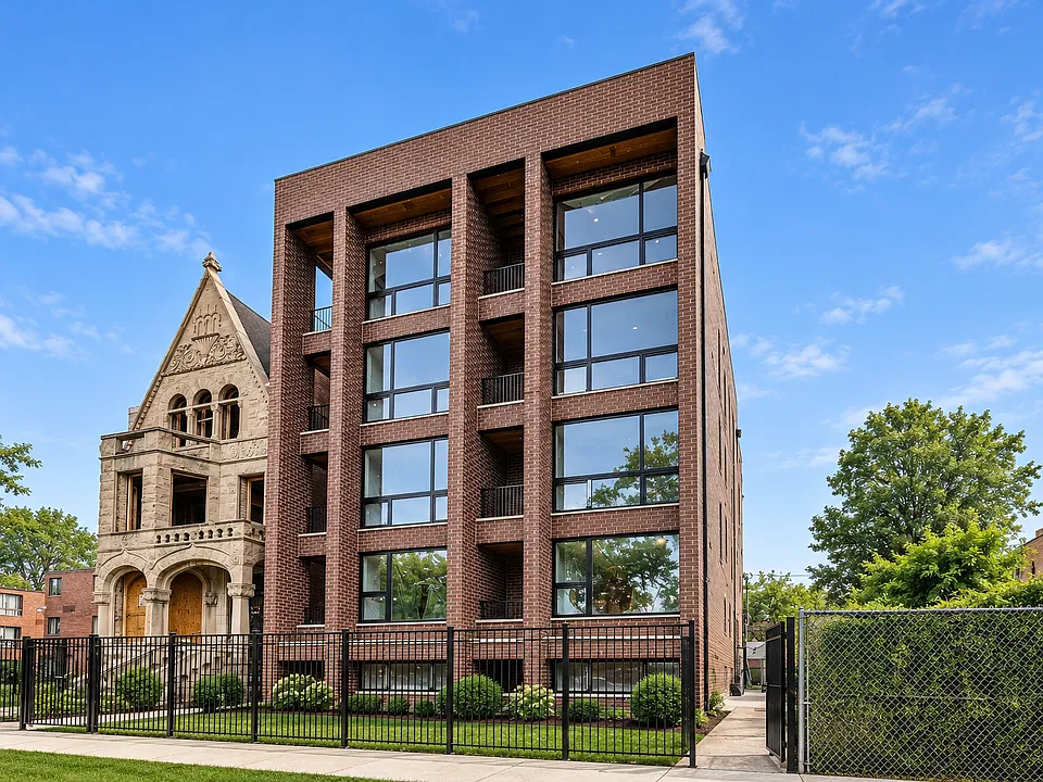3645 S Michigan Ave #1S