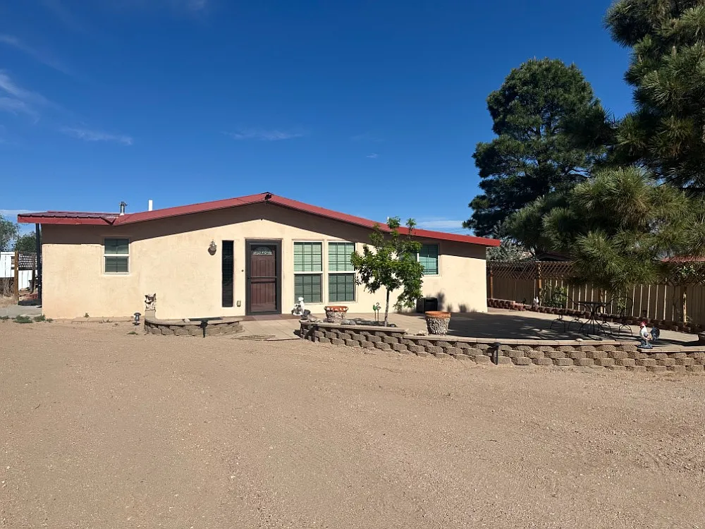 1 bed, 1.5 bath, 800 sqft, $2,000 — Photo 1