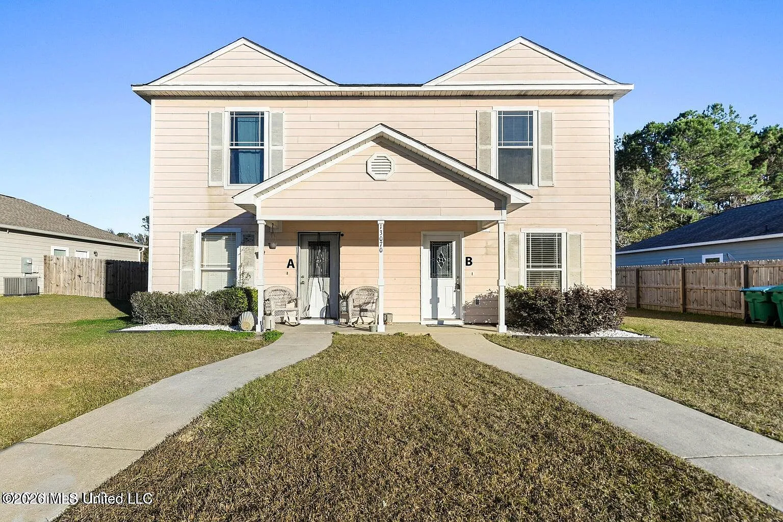 3 bed, 2.0 bath, 1328 sqft, $1,250 — Photo 1