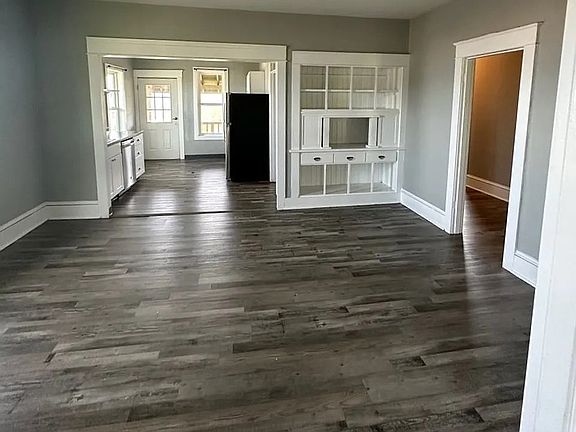 3rd image of 644 8th St