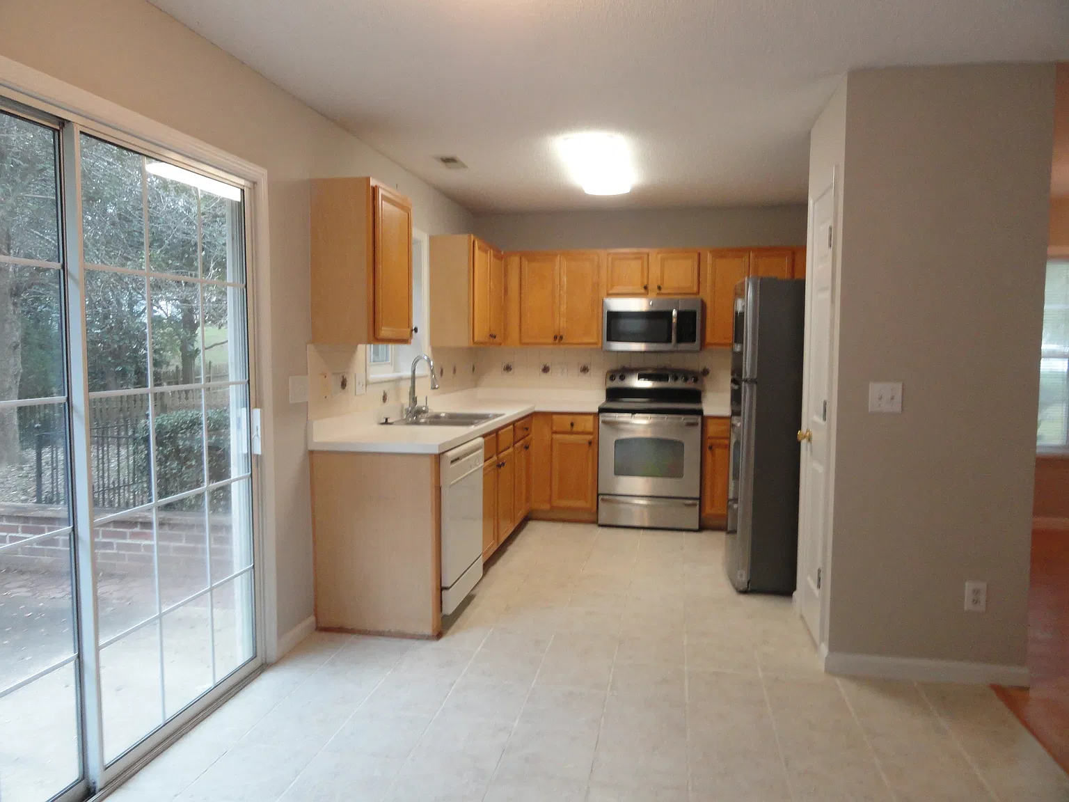 3 bed, 1860 sqft, $1,950 — Photo 4