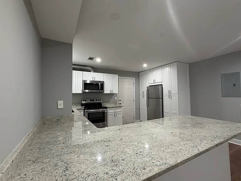 436 Sycamore Dr #436 — Photo 6