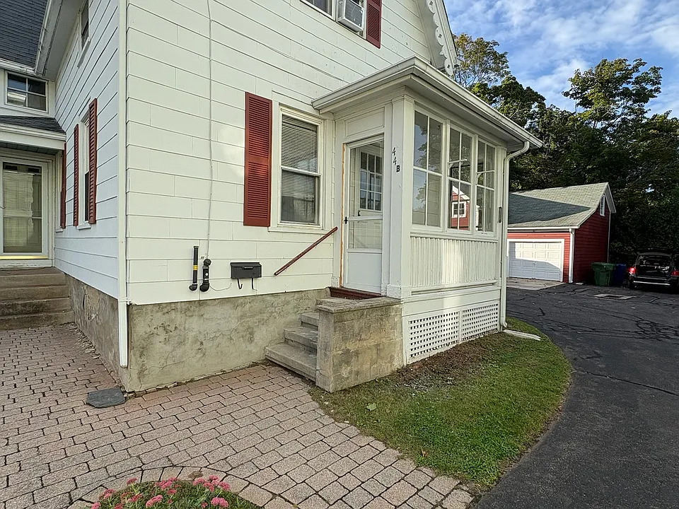 44 Maple Ave #B