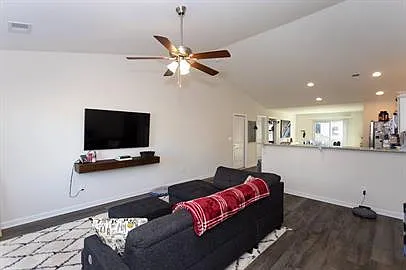 415 Conifer St — Photo 3