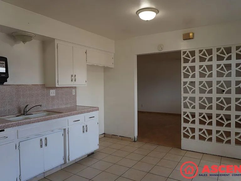 1500-1504 Owens Street — Photo 3