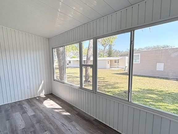 5th image of 2852 Vine Ln