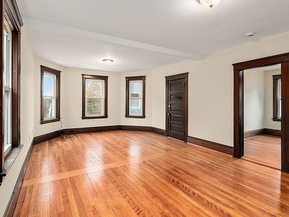 2nd image of 31 Chrome St