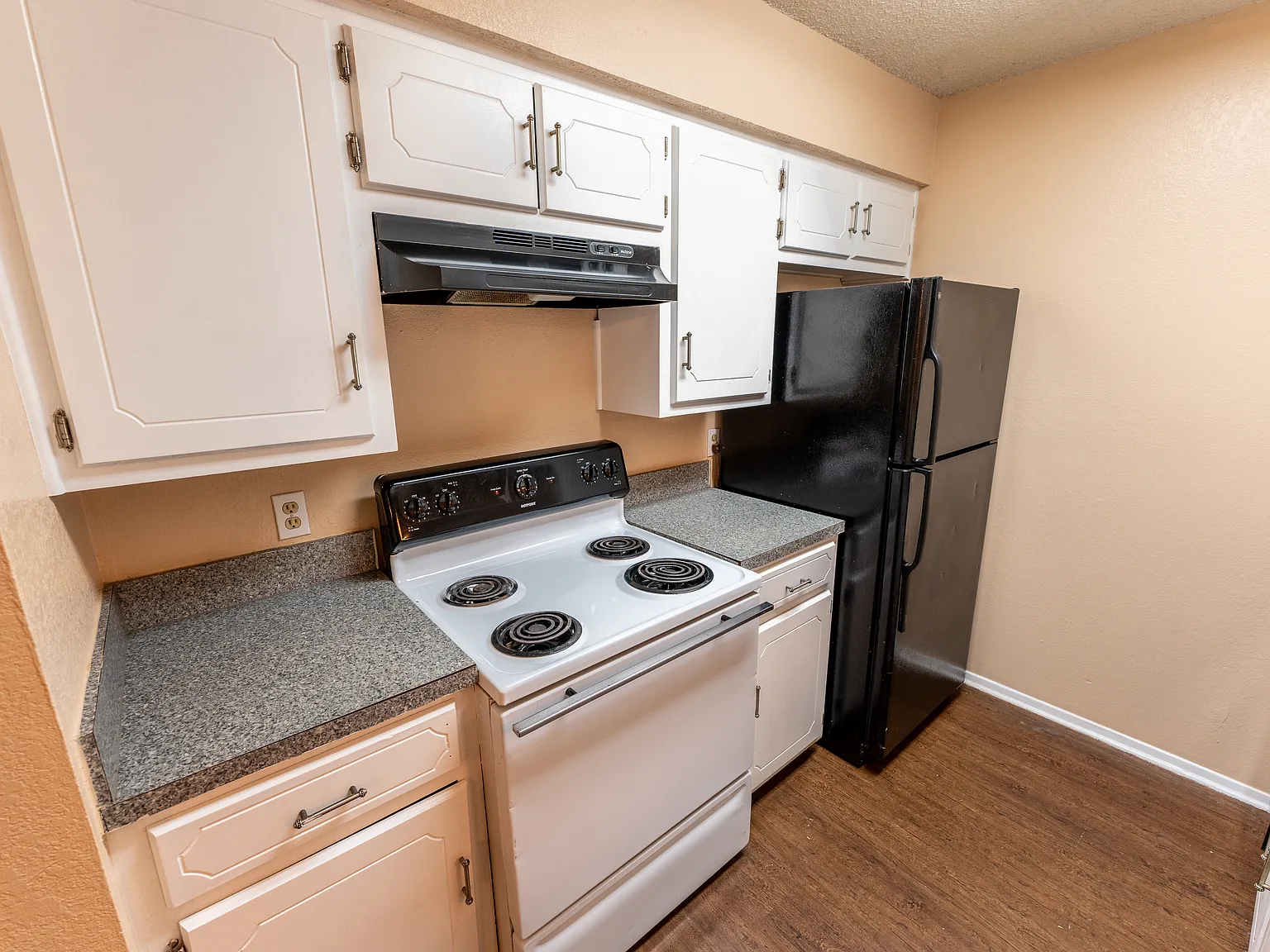 2 bed, 900 sqft, $900 — Photo 3