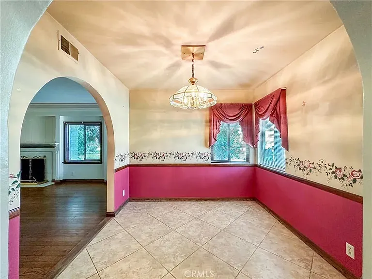 2612 Mayflower Ave — Photo 6