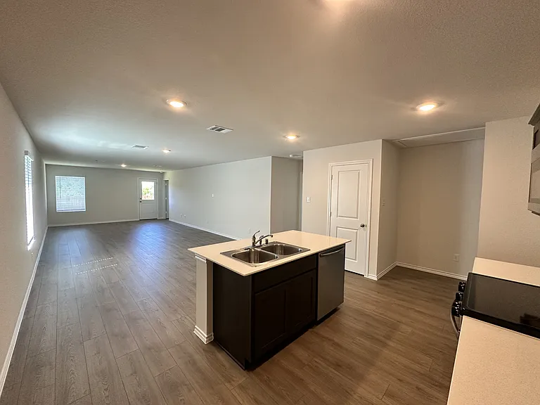 1153 Northfield Dr — Photo 6