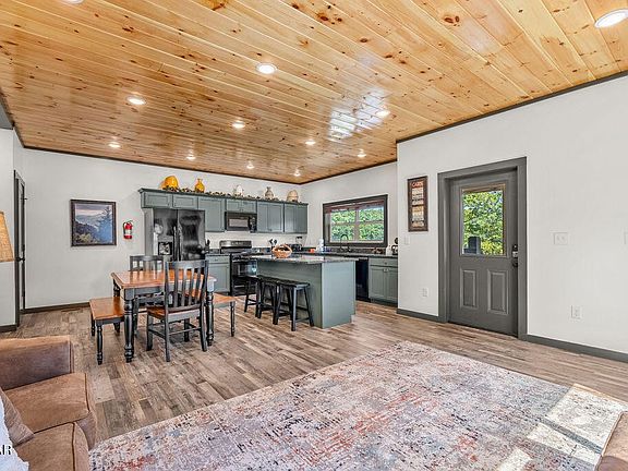 4th image of 1105 Center St #3