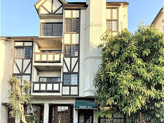 3rd image of 17914 Magnolia Blvd Unit 303