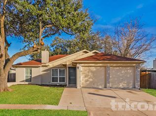 523 Red Coat Ln, Arlington, TX 76002