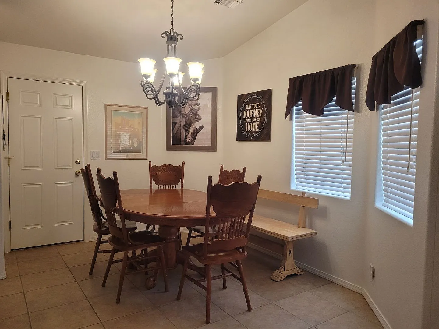 Charming 3-Bedroom Home with Spacious Yard in Rio Lomas — Photo 4