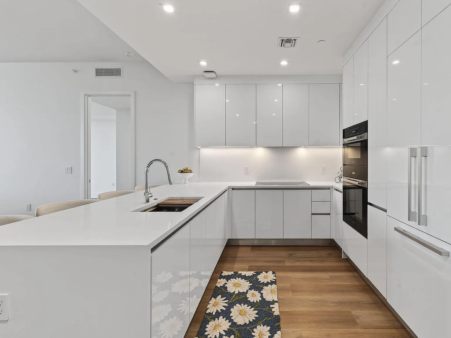 2 bed, 2.5 bath, 1511 sqft, $6,500 — Photo 2