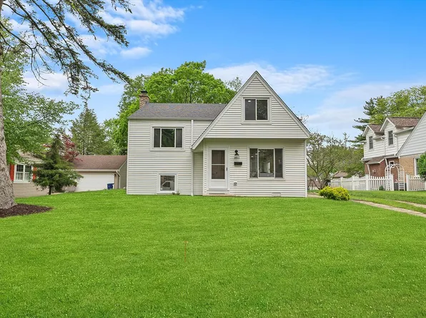 1911 E Illinois St, Wheaton, IL 60187