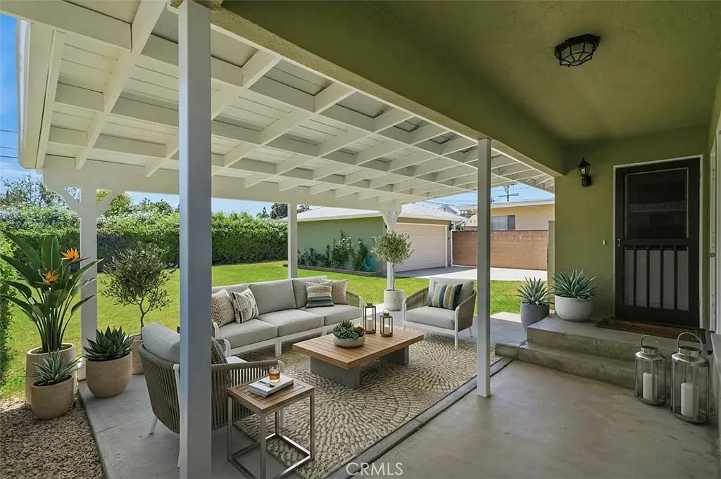 3 bed, 1207 sqft, $4,200 — Photo 1