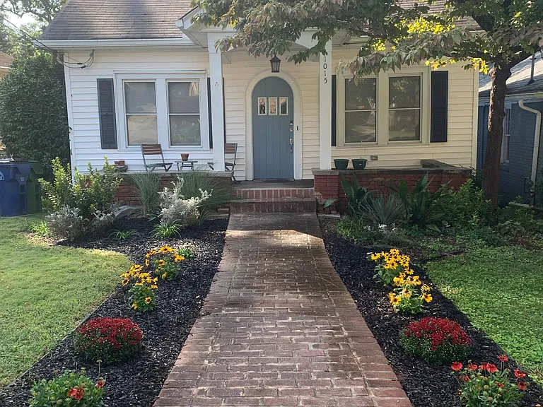 Street view / Flower garden