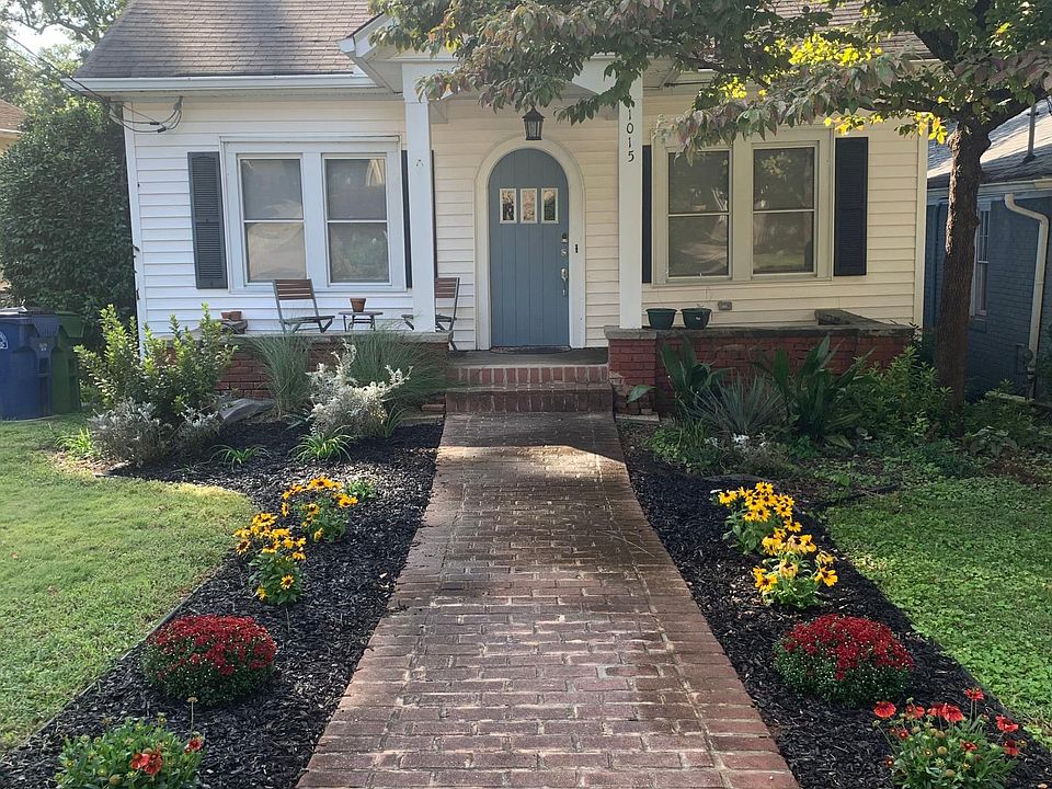 Street view / Flower garden