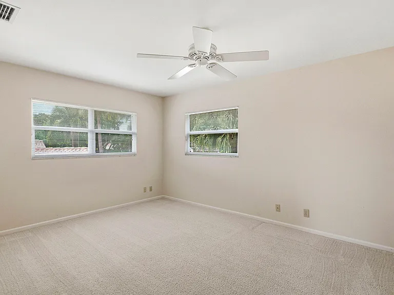 4720 NW 28th Ave — Photo 39